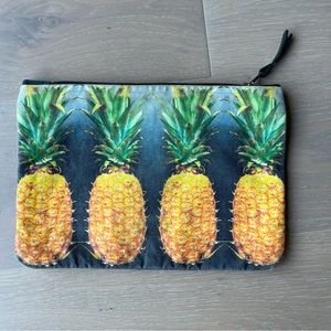 Cute clutch